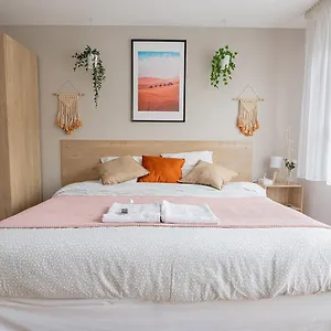  Appartement STUDIO RIVIERA - Proche Aéroport CDG, Astérix, Paris